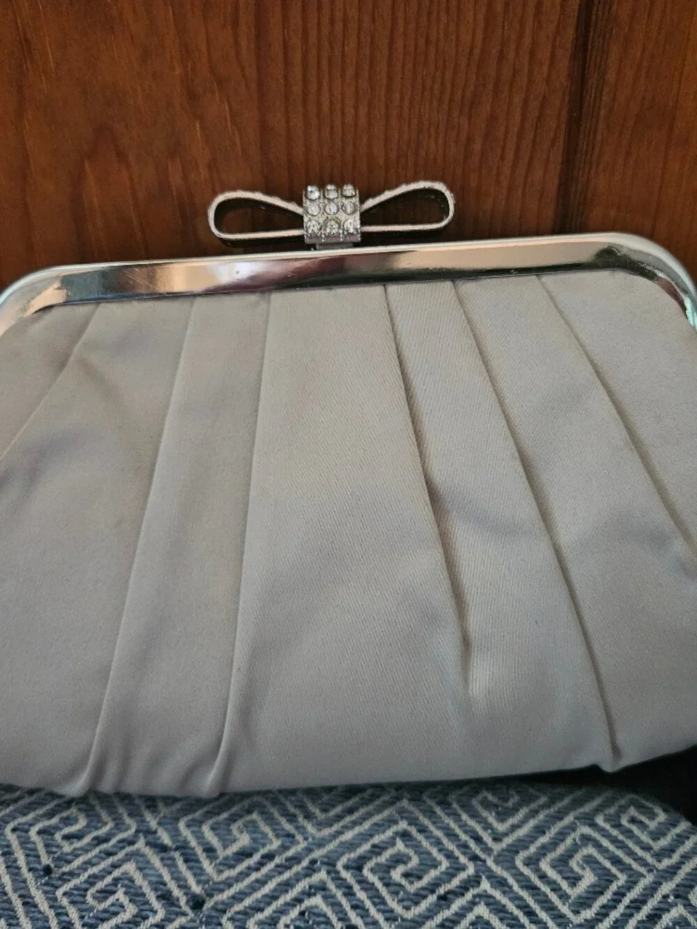 Vtg Nina of NY Light Silver Satin Purse with Rhinestone Bow Clasp, Magenta Lined